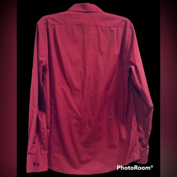 𝅺MEN’S cranberry Dockers dress shirt. - Picture 2 of 5